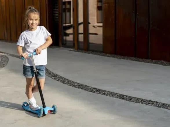 Самокат или велосипед - выбираем лучший подарок для ребенка