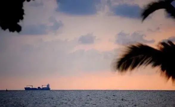 У водах Перу вантажне судно зіткнулося з пасажирським човном: загинули 14 людей