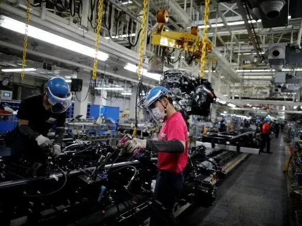 Промислове виробництво Японії в липні страждає через спалахи COVID-19