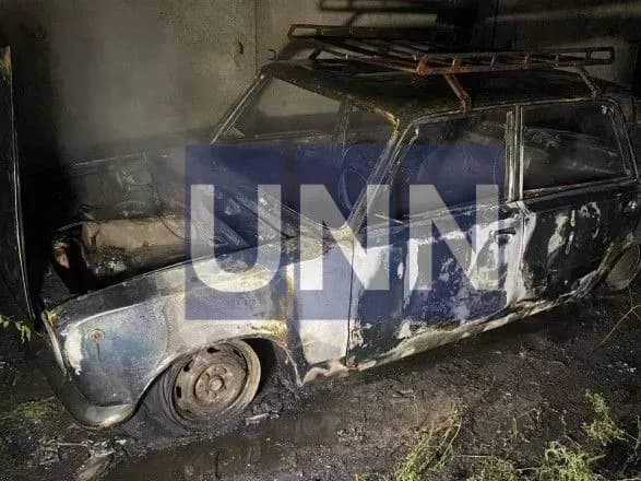 На территории столичной больницы загорелось авто, владелец которого уже два месяца как умер