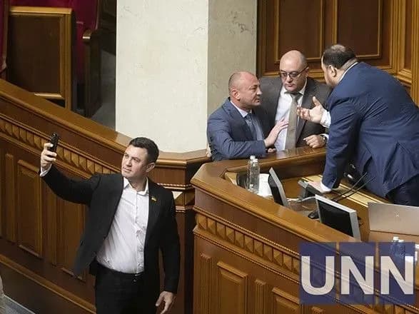 У Раді сталася сутичка між нардепами Леросом та Тищенком