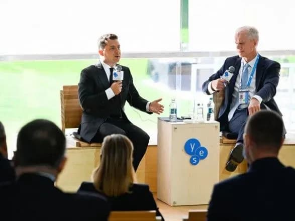 Зеленський не шкодує, що став Президентом, та хоче після завершення президентського терміну жити в Україні