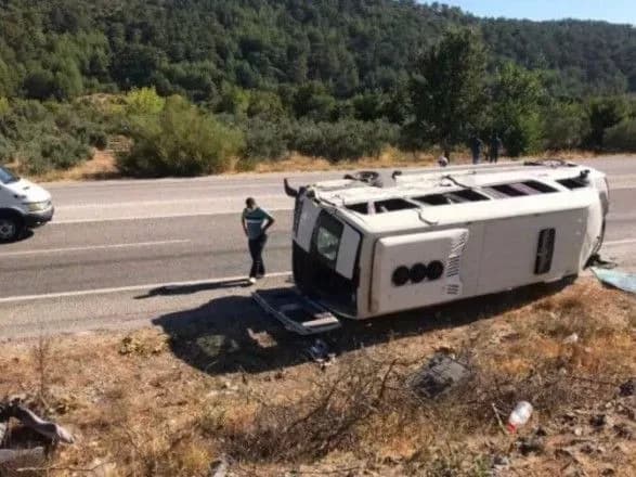 Масштабна ДТП з українцями в Туреччині: у посольстві розповіли про стан постраждалих