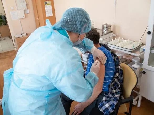 Обов’язкової вакцинації від коронавірусу в Україні не буде - прем'єр