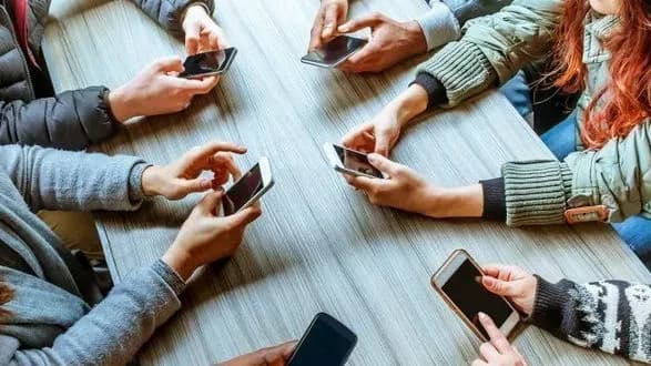 Казахстан обмежить використання іноземних соціальних мереж