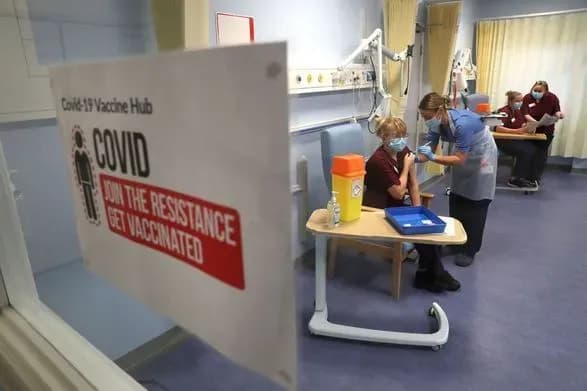 У Великій Британії почалася кампанія "бустерної" вакцинації проти COVID-19