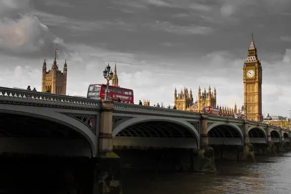 Велика Британія знімає частину карантинних обмежень