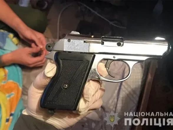 В Хмельницком двое парней стреляли из окна: их задержала полиция