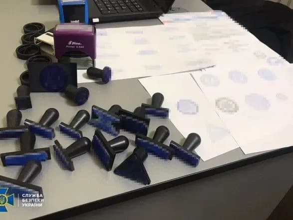 Пів мільйона грн на місяць: на Буковині підробляли COVID-довідки та свідоцтва про вакцинацію