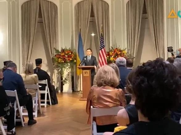 Зеленский заявил украинской диаспоре в США о возможности введения в стране двойного гражданства