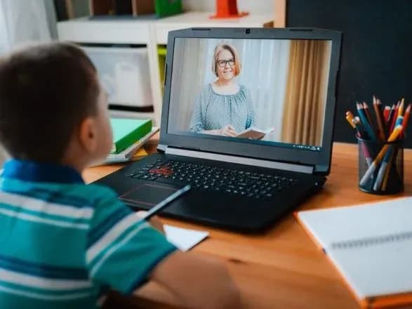 На Львівщині понад 85% шкіл перевели на дистанційне навчання