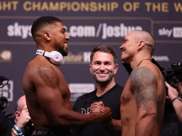 Суттєва різниця: відбулася процедур зважування перед боєм Усик – Джошуа