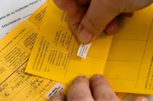 У Зеленського радились, як боротись з фіктивними COVID-сертифікатами: кого і як хочуть карати