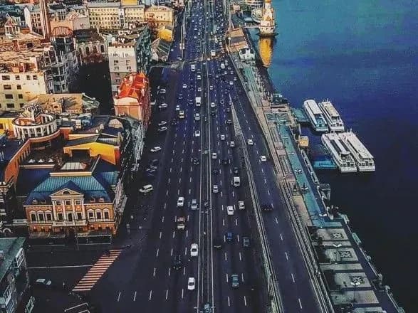 Понеділок у Києві розпочався із заторів: де “тягнучка”