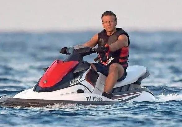 "Вторгнення в приватне життя": Макрон подав скаргу на папараці