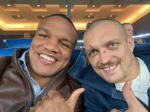 Жан Беленюк и Александр Усик вместе посетили матч "Шахтер-Интер"
