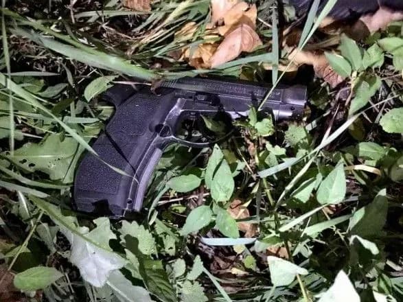 Вистрелив у чоловіка та вдарив жінку: на Закарпатті парубок напав на подружжя через зауваження