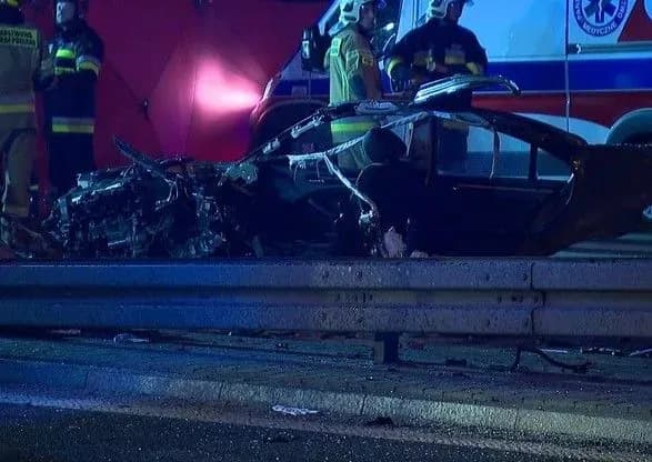 У Польщі сталася смертельна ДТП з українцями: загинуло троє людей, авто розірвало навпіл