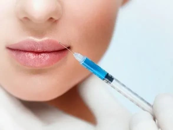 В Англії підліткам до 18 років заборонили робити косметичні ін'єкції