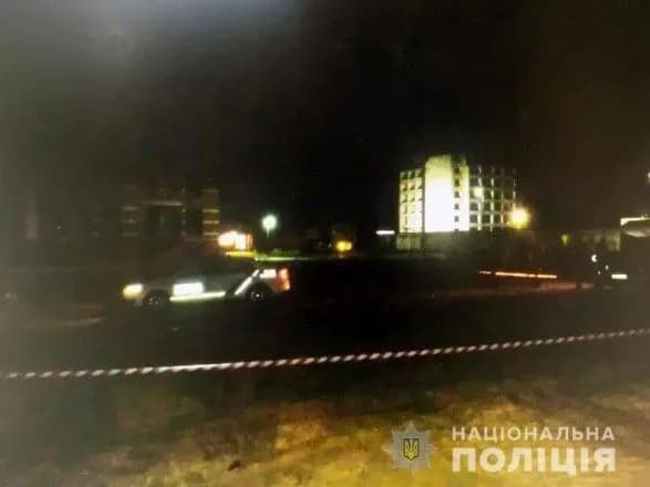 У Чернігові група молодиків у супермаркеті побила двох поліцейських – один помер