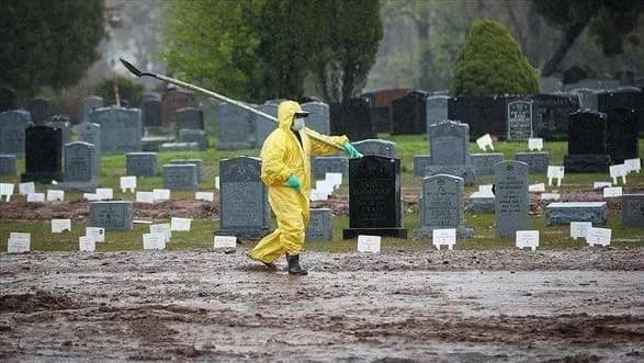 У США COVID-19 забрав життя у 700 тисяч осіб