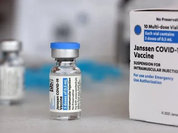 Johnson & Johnson подала офіційну заявку на бустерну дозу у США