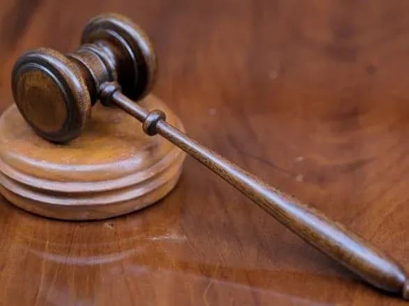 Хотів, щоб президенту виділили більше охорони: чоловіка засудили до трьох років тюрми за погрозу вбити Зеленського