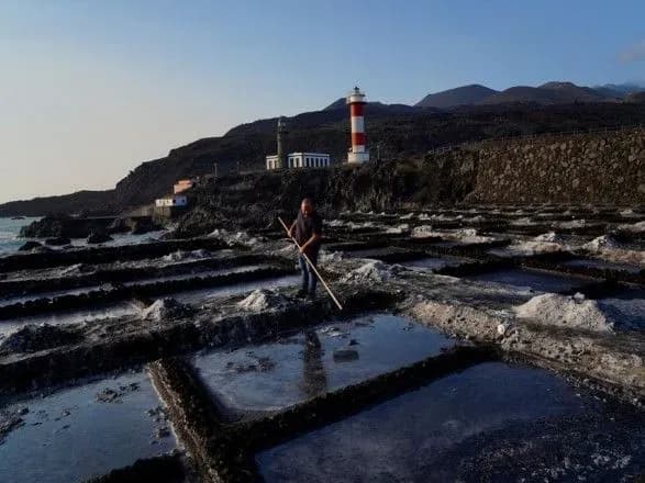 Виверження вулкана на Ла-Пальмі: вулканічний попіл зіпсував солончаки