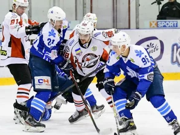 Шість пропущених шайб не завадили “Соколу” обіграти чинного чемпіона України