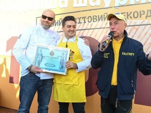 МХП установил мировой рекорд: шаурма, которая превысила по высоте Родину-Мать