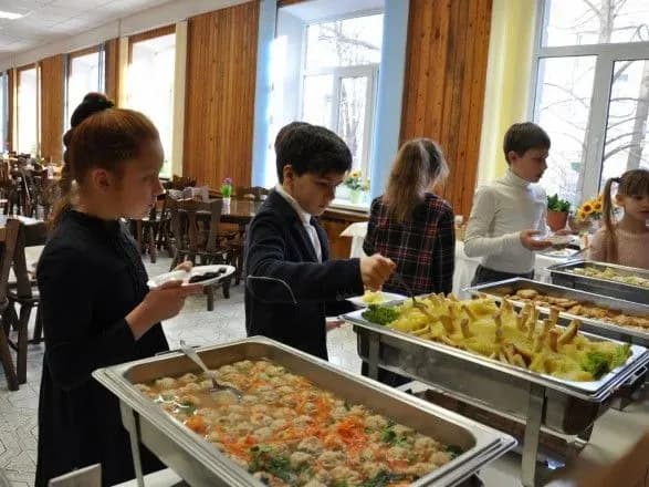 Минздрав начал внезапные проверки школьных столовых из-за вспышки острых кишечных инфекций в этом учебном году