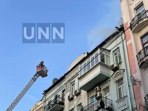 У центрі Києва сталася пожежа у житловому будинку: мешканців багатоповерхівки евакуювали
