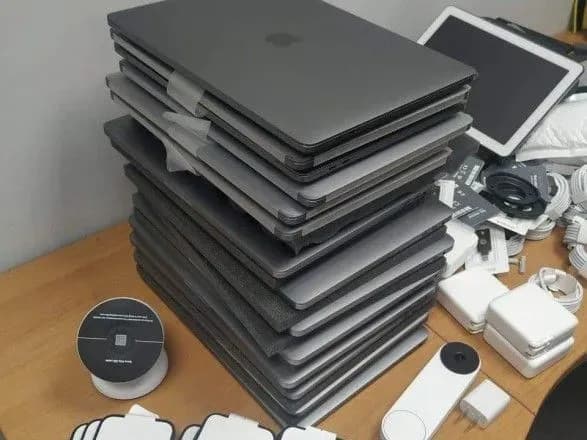 Іноземець хотів нелегально ввезти в Україну товари Apple на десятки тисяч доларів