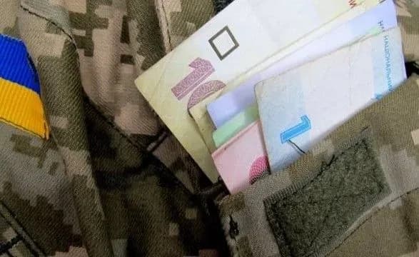 Зеленський доручив виплатити у повному обсязі грошове забезпечення військовим. Захисники і захисниці також отримають премію