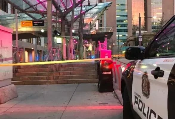 В Канаді чоловік з мачете напав на перехожих, є постраждалі