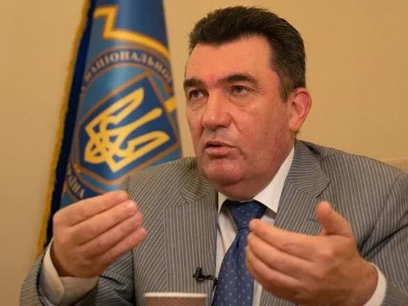 З помилками, але не помилково: Данілов прокоментував заяву щодо санкційного списку “злодіїв у законі”