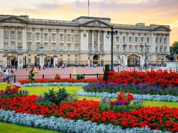 В Букингемский дворец ищут уборщика: опыт работы необязателен