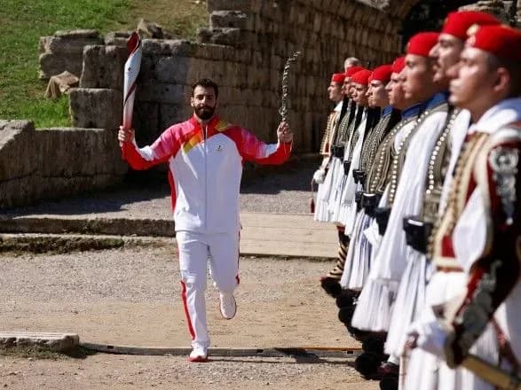 Олімпіада-2022: вогонь зимових Ігор у Пекіні передано організаторам