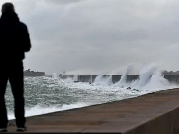 Негода у Франції залишила без світла майже 250 тисяч домогосподарств