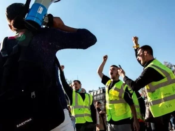 Протести проти карантинних обмежень у Франції зібрали понад 40 тис. осіб