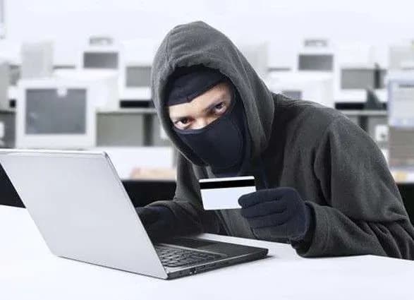 Монастырский рассказал, что большинство предложений приобрести COVID-сертификат являются просто выманиванием средств в украинцев