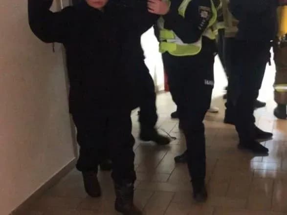 Забарикадувалися у номері та влаштували пожежу: в хостелі Ужгорода “заспокоювали” мігрантів-дебоширів