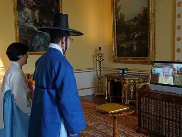 Елизавета II провела первое официальное мероприятие после госпитализации