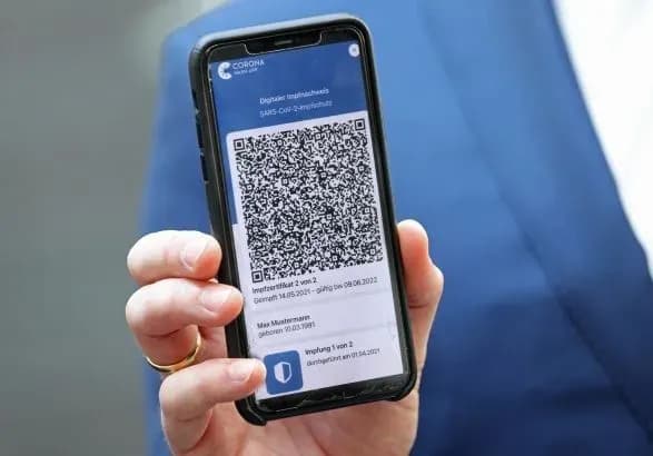 Румунія відмовилася від обов'язкових COVID-сертифікатів для працівників