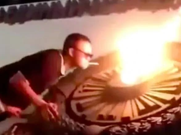 У Севастополі оштрафували трьох підлітків, які прикурили від Вічного вогню