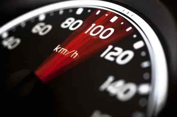 У водіїв, які люблять швидкість та не платять штрафи, вилучатимуть авто