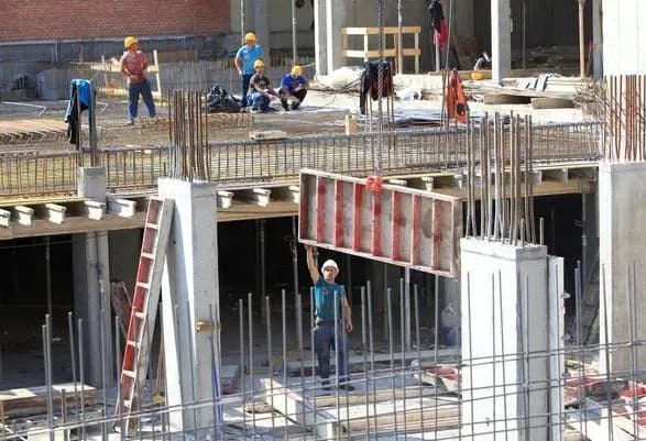 Угорщина повідомила про значне підвищення зарплат у 2022 році