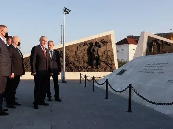 Путін відвідав окупований Крим і заявив, що півострів "назавжди з Росією"