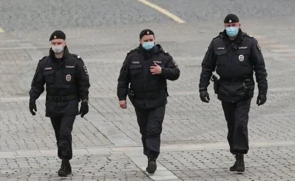 У Новій Москві чотири особи напали на чоловіка з дитиною