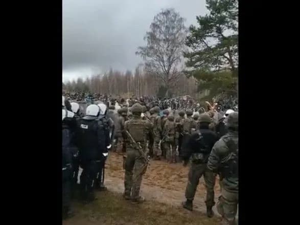 Польські прикордонники відбили першу спробу прориву кордону мігрантами. Опубліковано відео